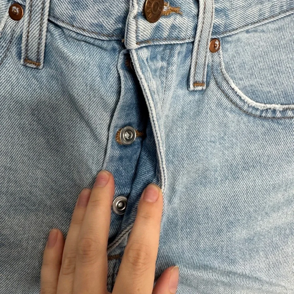 Madewell Women's Relaxed‎ Denim Shorts Frayed Hem Button Fly Light Wash 27
